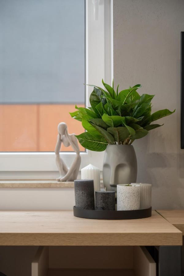 Trendy Studios With Home Office Near Wroclaw Main Station By Noclegi Renters 외부 사진