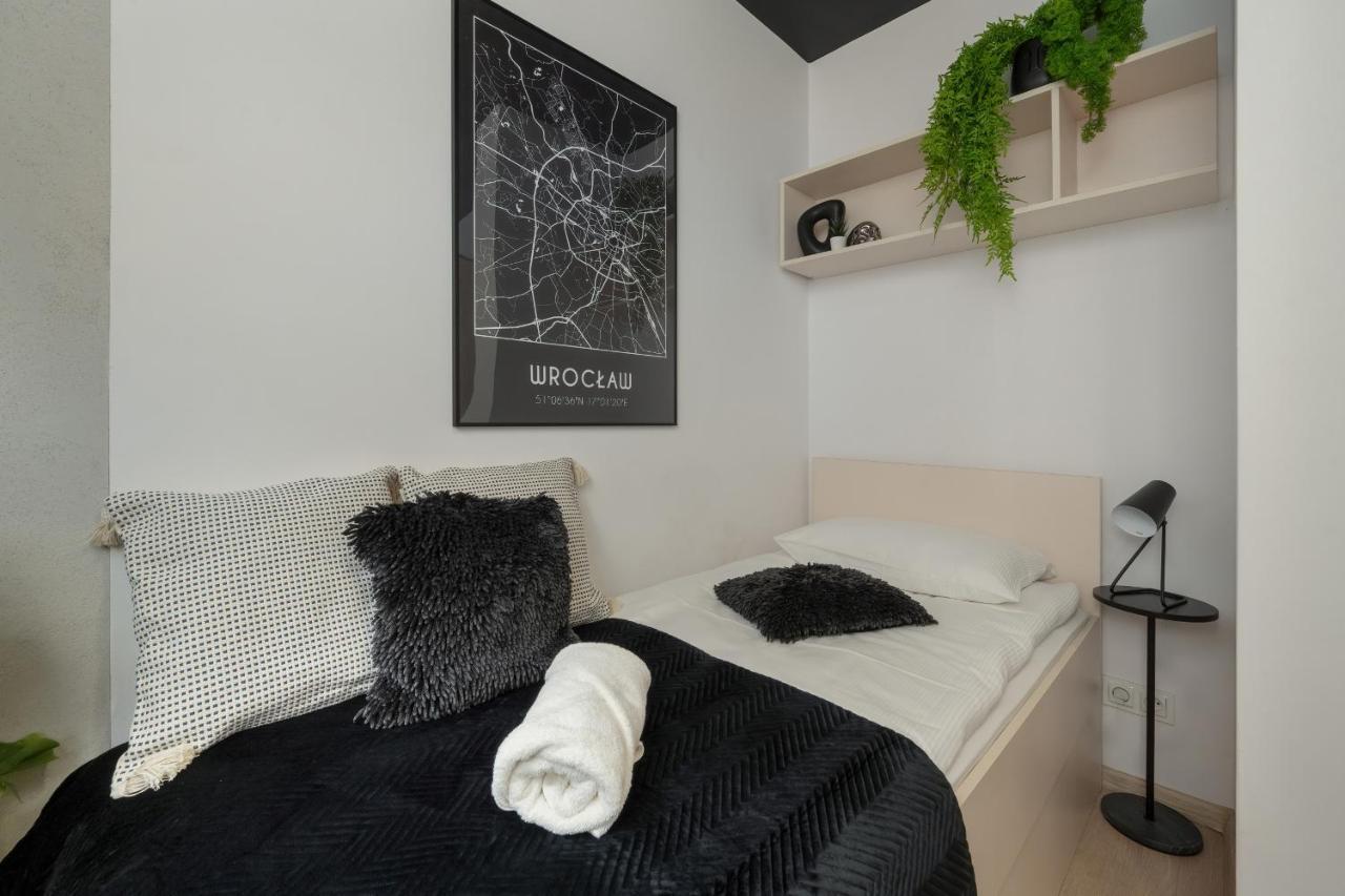 Trendy Studios With Home Office Near Wroclaw Main Station By Noclegi Renters 외부 사진