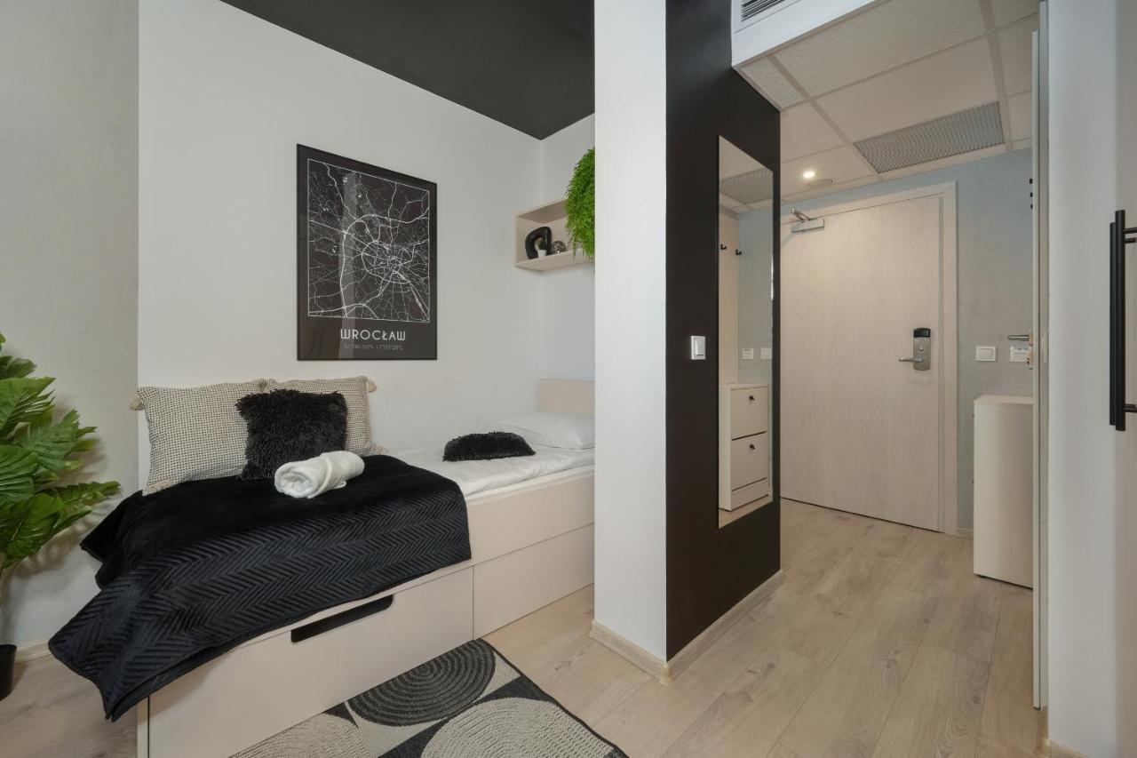 Trendy Studios With Home Office Near Wroclaw Main Station By Noclegi Renters 외부 사진