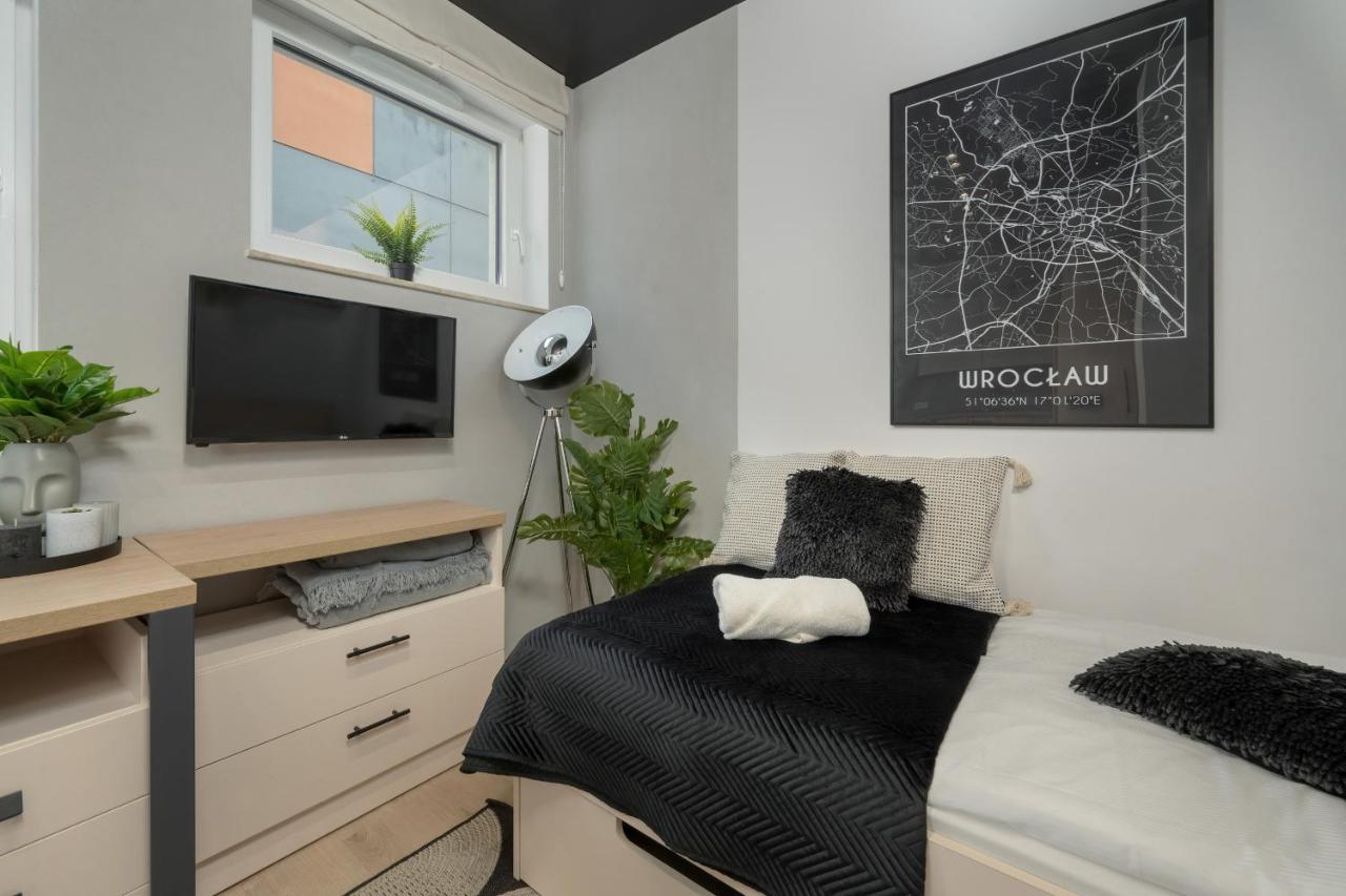 Trendy Studios With Home Office Near Wroclaw Main Station By Noclegi Renters 외부 사진