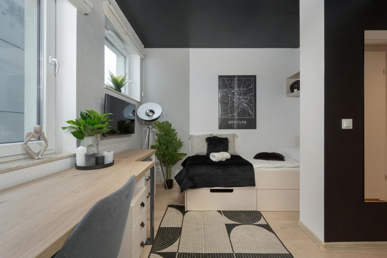 Trendy Studios With Home Office Near Wroclaw Main Station By Noclegi Renters 외부 사진