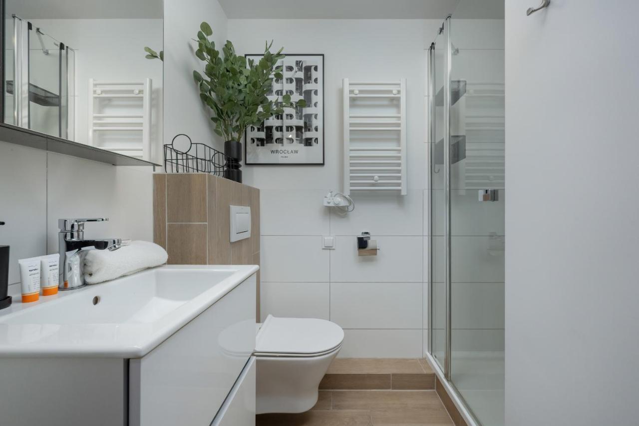 Trendy Studios With Home Office Near Wroclaw Main Station By Noclegi Renters 외부 사진
