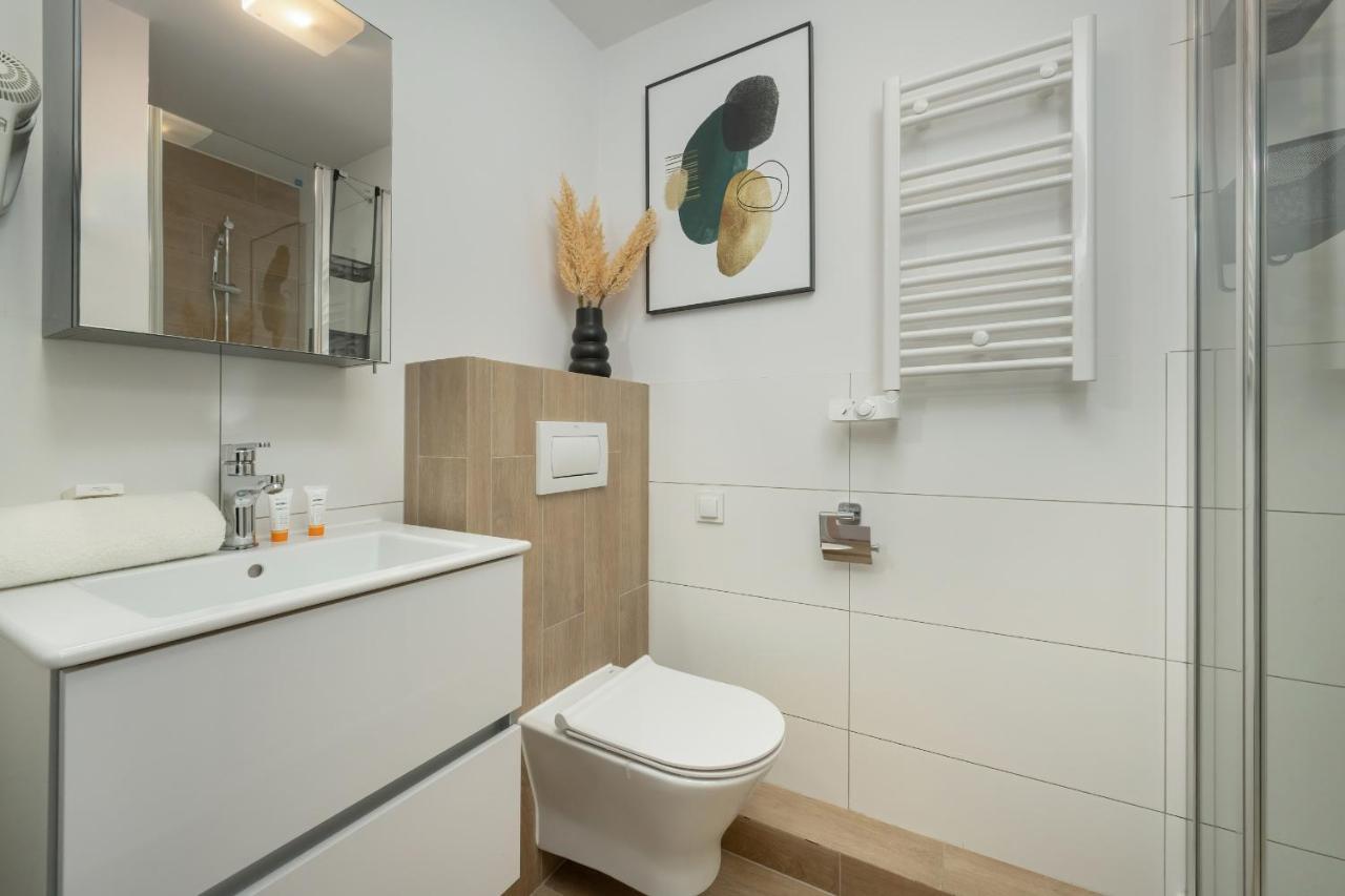 Trendy Studios With Home Office Near Wroclaw Main Station By Noclegi Renters 외부 사진