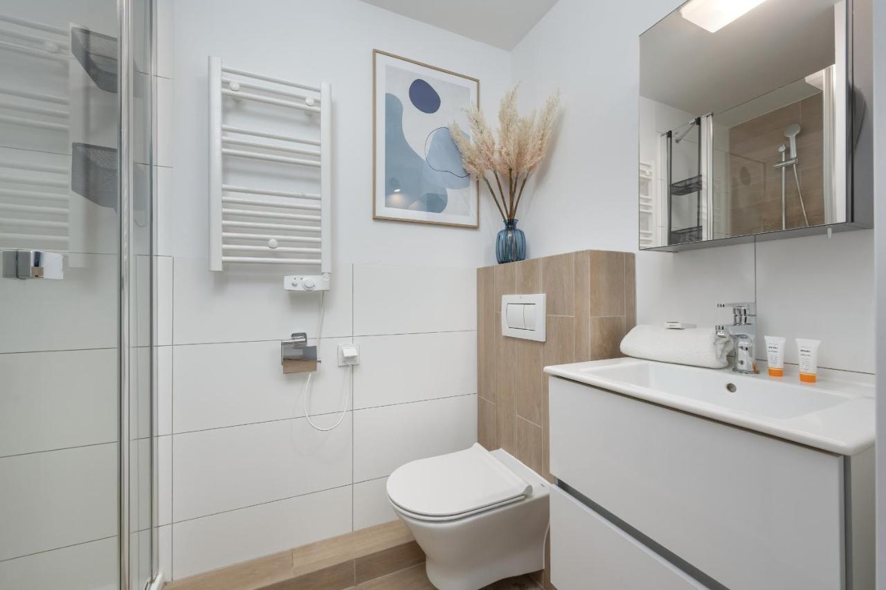 Trendy Studios With Home Office Near Wroclaw Main Station By Noclegi Renters 외부 사진
