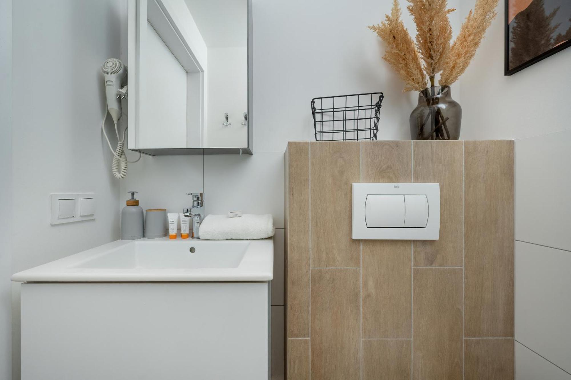 Trendy Studios With Home Office Near Wroclaw Main Station By Noclegi Renters 외부 사진